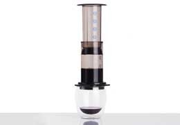 AeroPress a čerstvě pražená káva: průvodce přípravou dokonalé kávy